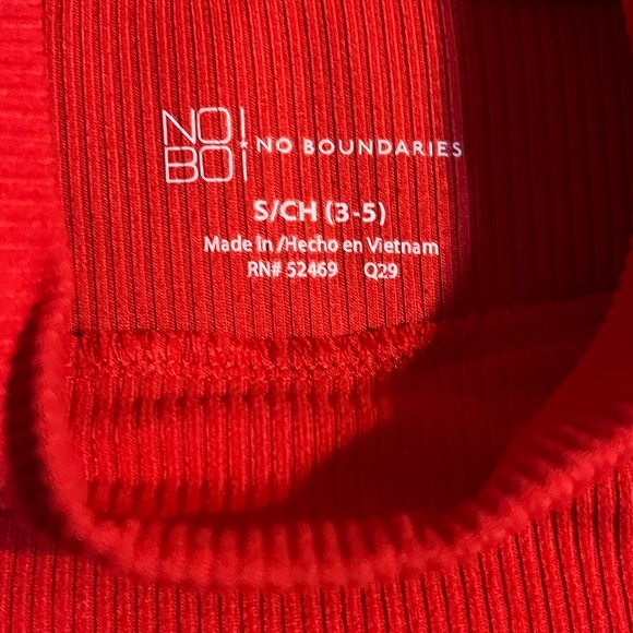 A Long red sleeve turtle neck - Picture 2 of 2